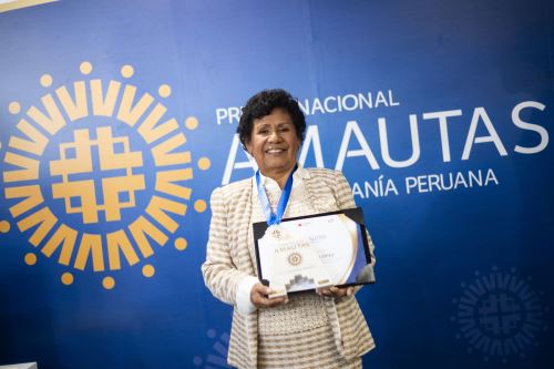 El Premio Nacional "Amautas de la Artesanía Peruana 2025" fue otorgado a la artesana textil de Cusco, Benita Cutipa. ANDINA/Difusión