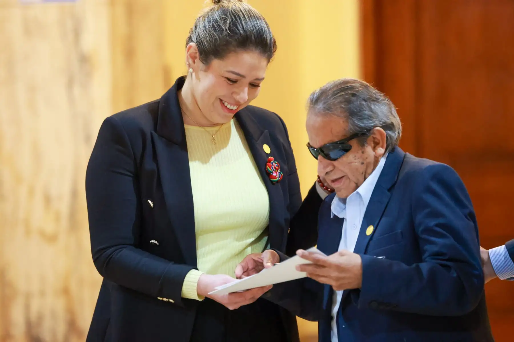 La Biblioteca Nacional del Perú conmemoró su 204.º aniversario de creación con una ceremonia en su sede histórica, donde se develó un retrato de Mario Vargas Llosa. La actividad fue encabezada por la ministra de la Mujer, Ana Peña Cardoza, quien hasta hace una semana se desempeñó como jefa institucional. El homenaje reafirmó el rol de la Biblioteca como pilar cultural y resguardo de la memoria histórica del país. Foto: ANDINA/Luis Iparraguirre