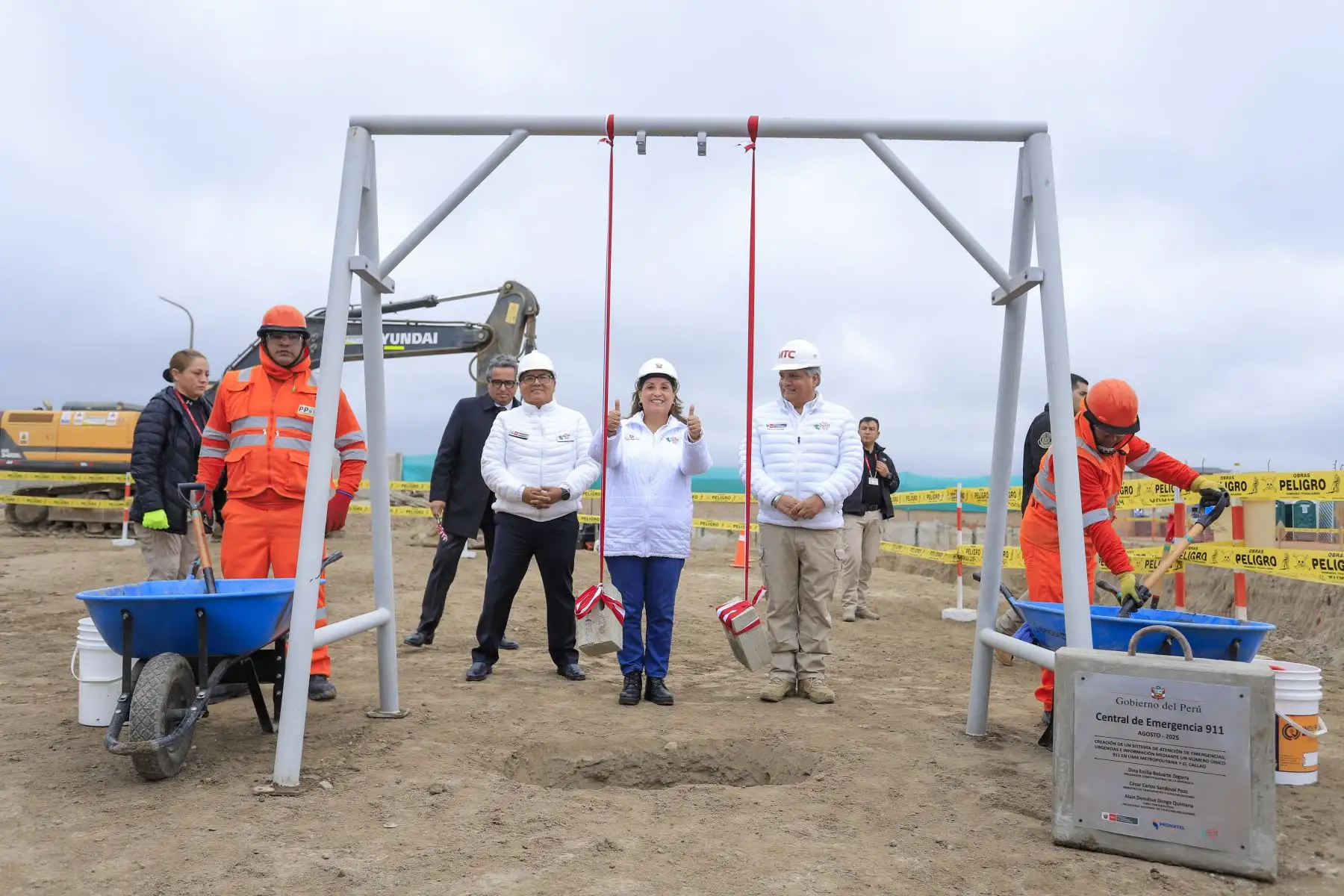 La presidenta Dina Boluarte lidera la ceremonia de inicio de obras de la Central de Emergencias 911, en Chorrillos. Foto: ANDINA/ Prensa Presidencia