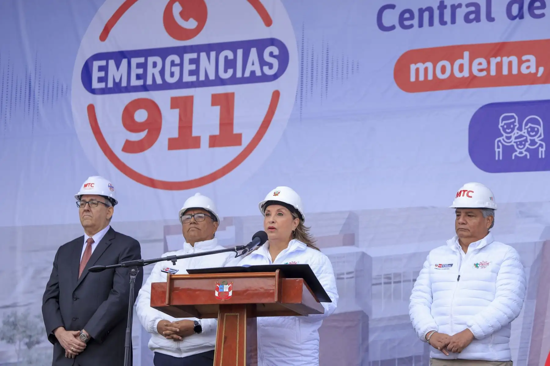 La presidenta Dina Boluarte lidera la ceremonia de inicio de obras de la Central de Emergencias 911, en Chorrillos. Foto: ANDINA/ Prensa Presidencia