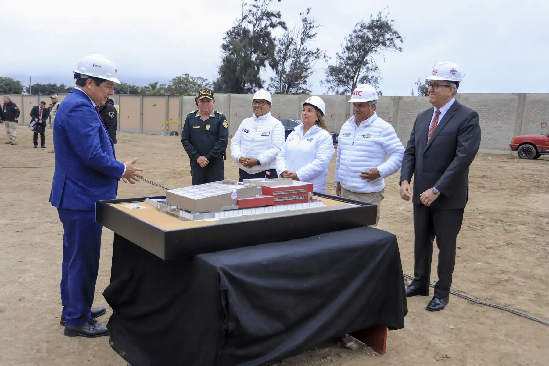 La presidenta Dina Boluarte lidera la ceremonia de inicio de obras de la Central de Emergencias 911, en Chorrillos. Foto: ANDINA/ Prensa Presidencia
