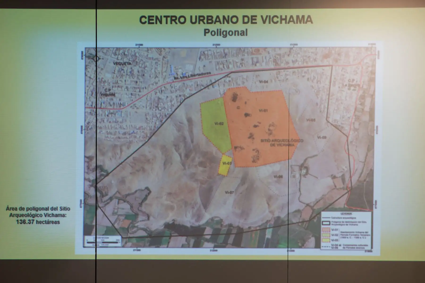 El Ministerio de Cultura, a través de la Zona Arqueológica Caral, presentó los resultados de 18 años de investigación en Vichama, ciudad agropesquera de hace 3,800 años en Végueta, Huaura. Entre los hallazgos destacan frisos, maquetas y símbolos en arcilla, como sapos asociados a la lluvia y la vida, que evidencian mensajes ideológicos sobre el agua, la cohesión social y la resiliencia frente al cambio climático, transmitidos por la civilización Caral. Foto: ANDINA/Luis Iparraguirre