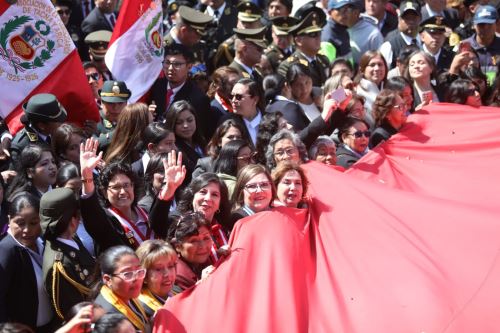 Presidenta del Poder Judicial y autoridades participan en procesión de la Bandera en  Tacna.