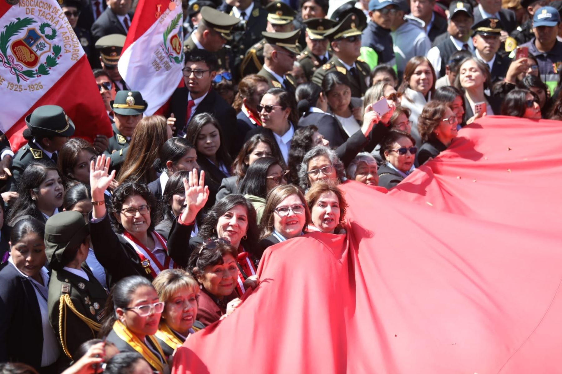 Presidenta del Poder Judicial y autoridades participan en procesión de la Bandera en  Tacna.