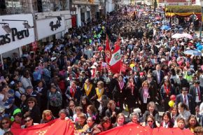 La Ciudad Heroica se convirtió hoy en escenario de una de las mayores expresiones de fervor patriótico con la emblemática Procesión de la Bandera como acto principal de la conmemoración del 96 aniversario del retorno de Tacna al territorio peruano.