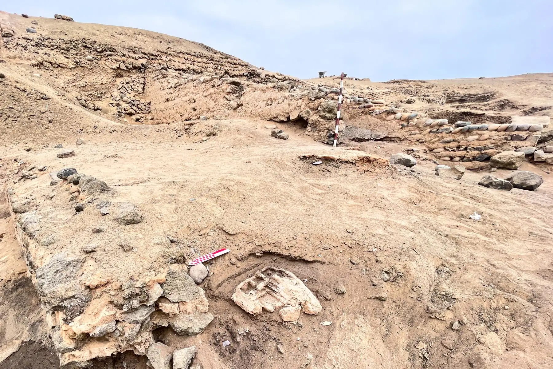Además estas maquetas tienen valor simbólico con el que se transmitían principios de organización social y territorial.
Foto: ZONA ARQUEOLÓGICA CARAL