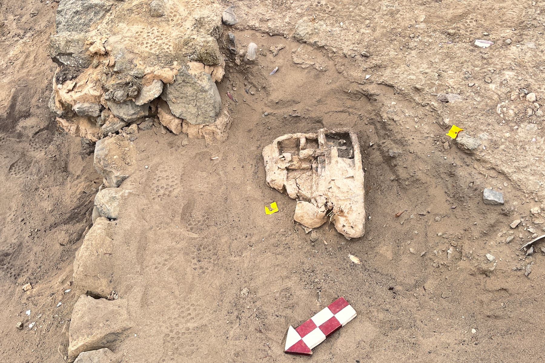 Además estas maquetas tienen valor simbólico con el que se transmitían principios de organización social y territorial.
Foto: ZONA ARQUEOLÓGICA CARAL