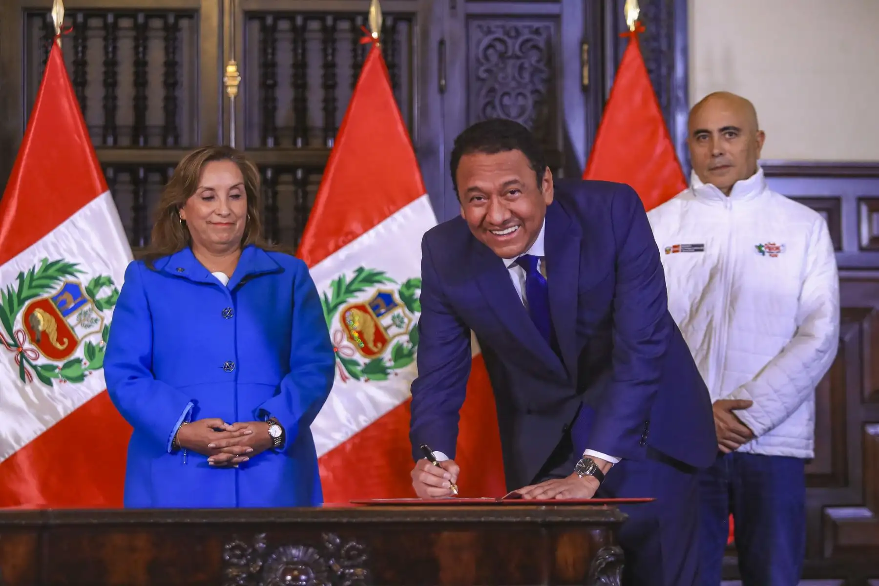 Presidenta Dina Boluarte preside la ceremonia de firma de convenio para mejorar el afianzamiento hídrico en el Valle del río ShullcasFoto: ANDINA/Prensa Presidencia