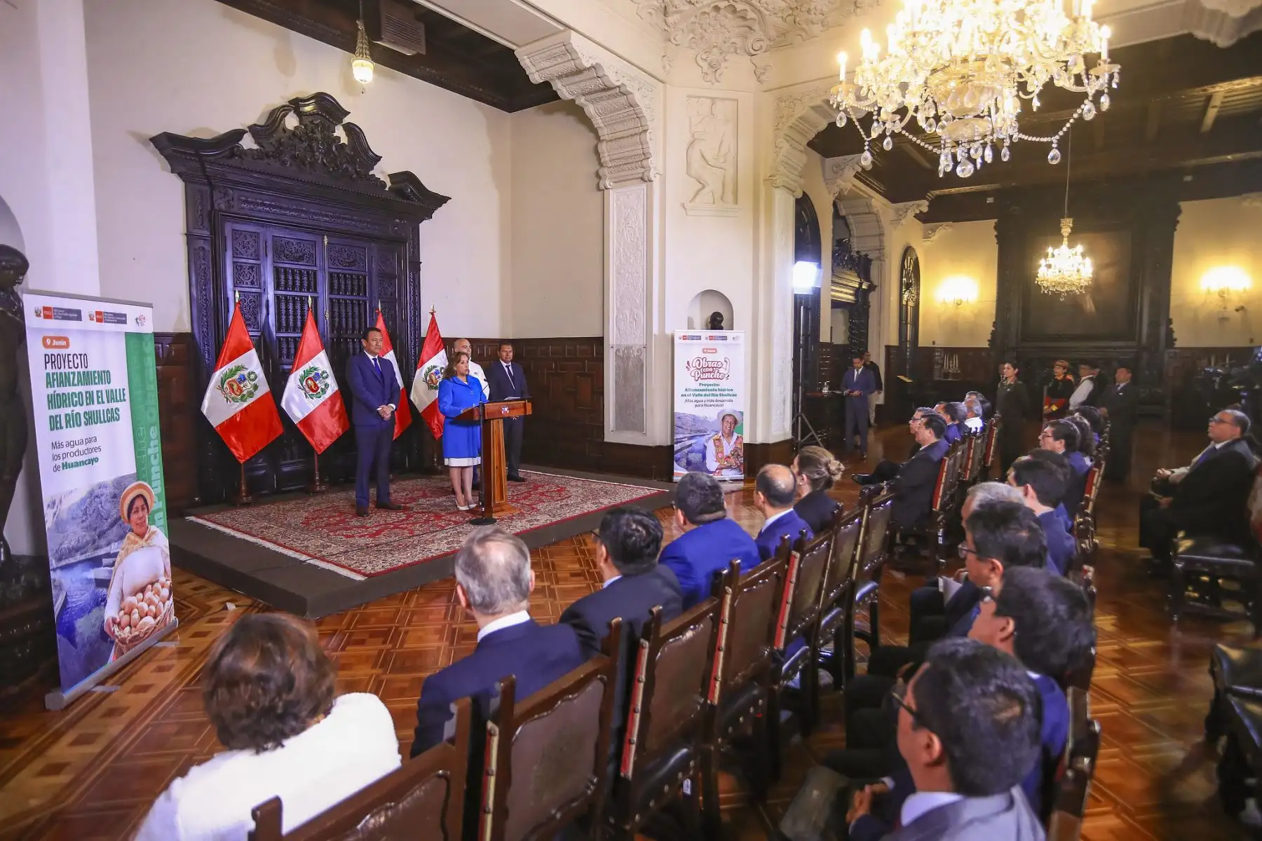 Presidenta Dina Boluarte preside la ceremonia de firma de convenio para mejorar el afianzamiento hídrico en el Valle del río ShullcasFoto: ANDINA/Prensa Presidencia