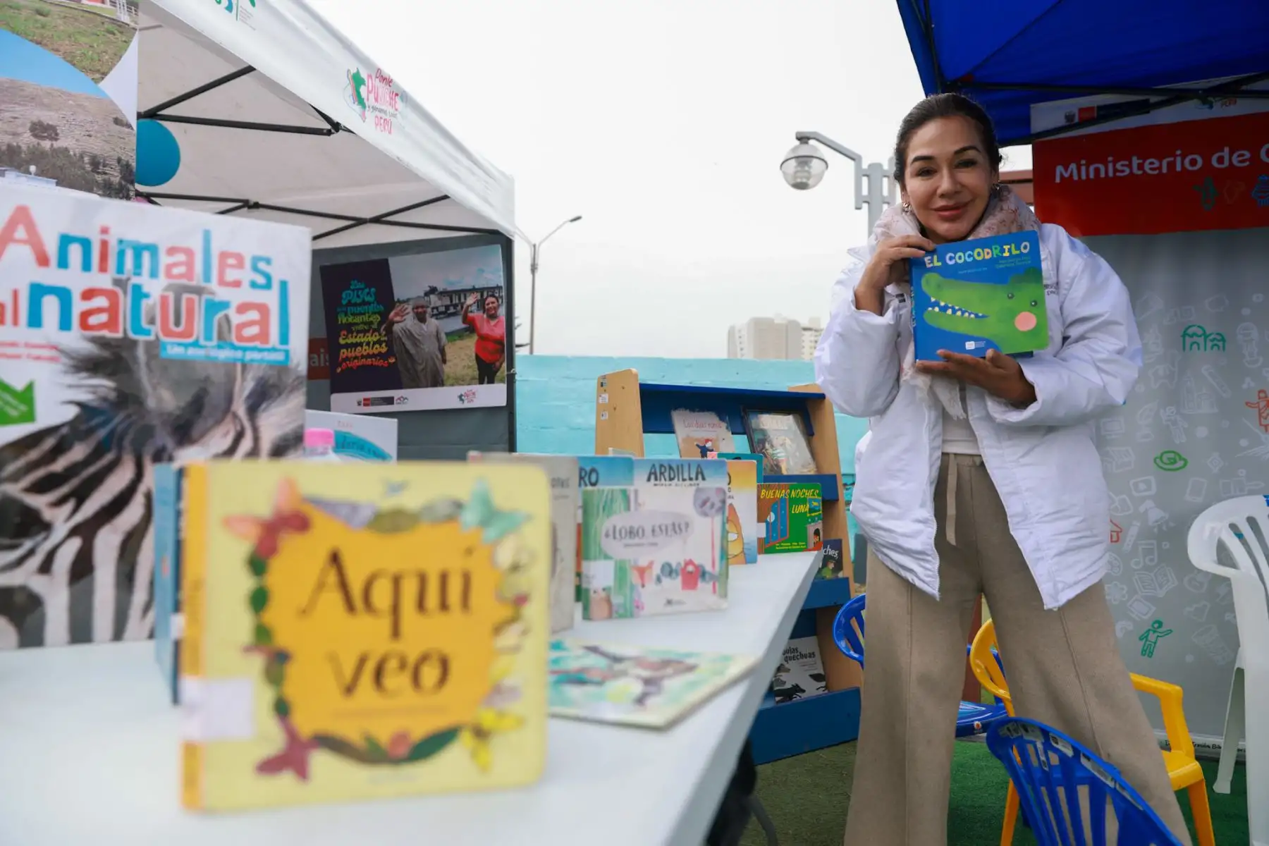 La ministra de Desarrollo e Inclusión Social, Fanny Montellanos, participó en la Feria Multisectorial de Inclusión y Oportunidades en San Miguel, donde se ofrecieron atenciones médicas y orientación gratuita a los vecinos. La jornada reunió a diversos ministerios y programas sociales del Midis, que acercaron sus servicios a la población. Montellanos estuvo acompañada por el congresista Roberto Kamiche, quien resaltó el valor de estas acciones para promover inclusión y bienestar. Foto: ANDINA/Luis Iparraguirre