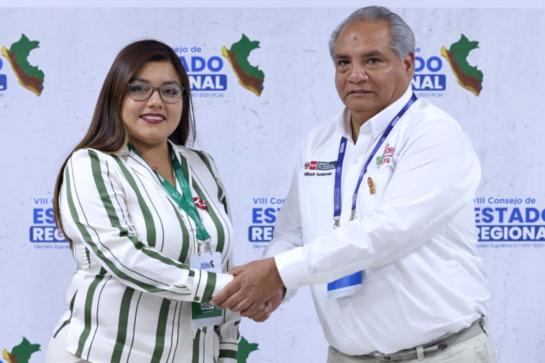 Gobernadora regional de Moquegua y el Ministro de Transportes y Comunicaciones. ANDINA/Difusión