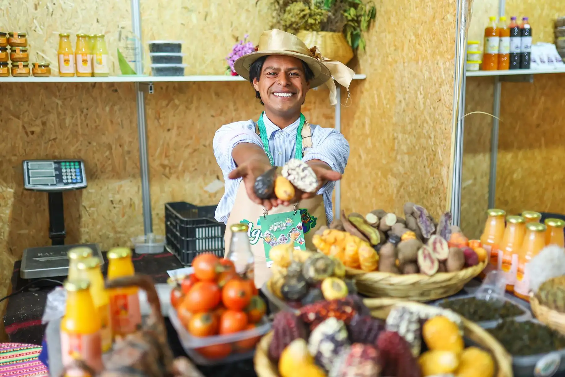 Titular del MIDAGRI se hizo presente en la feria más importante del país, donde se ofrecen productos de costa, sierra y selva al alcance de tu bolsillo. Foto: ANDINA/MIDAGRI