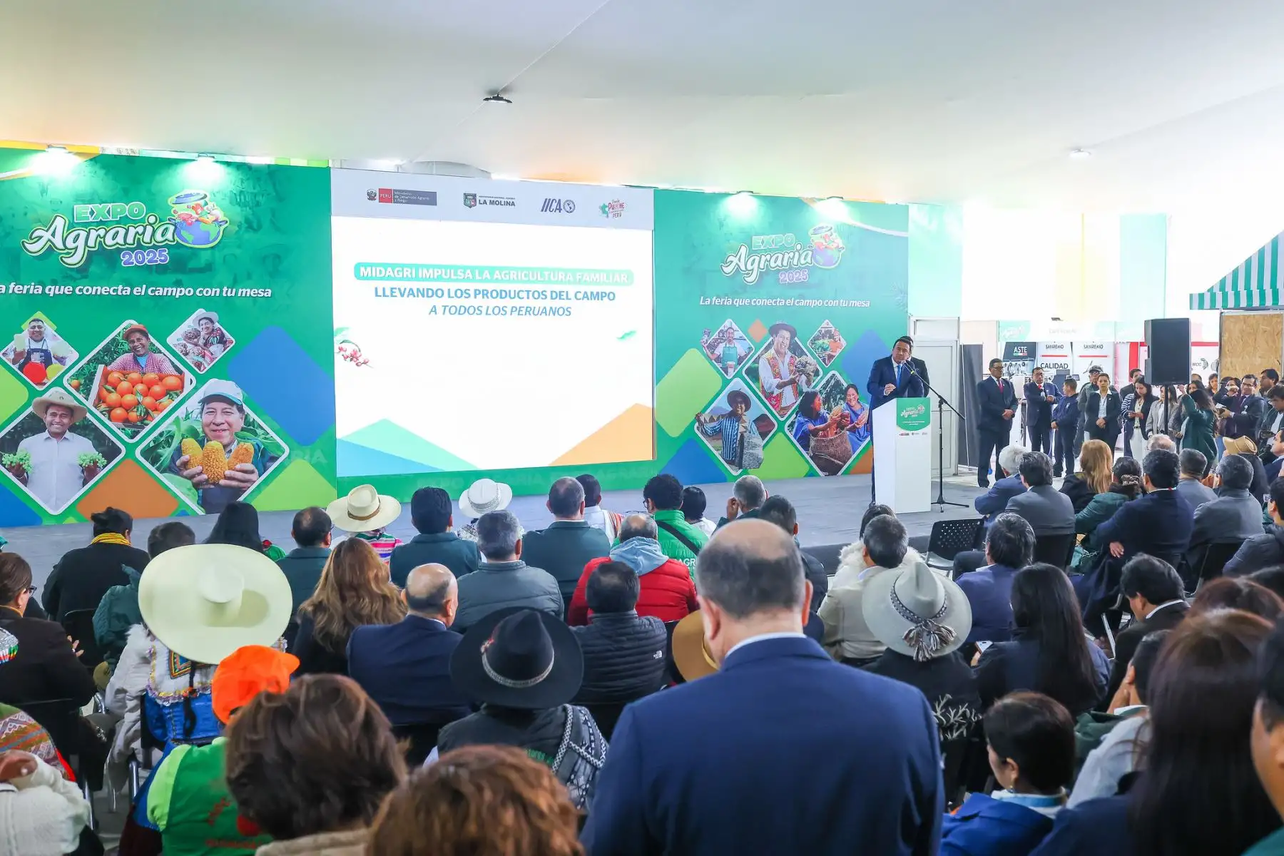 Titular del MIDAGRI se hizo presente en la feria más importante del país, donde se ofrecen productos de costa, sierra y selva al alcance de tu bolsillo. Foto: ANDINA/MIDAGRI