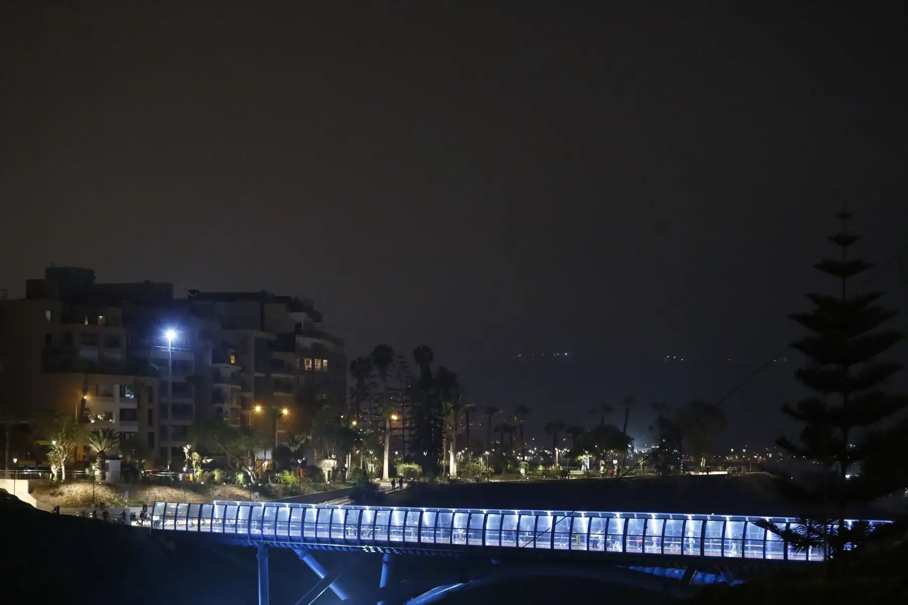 Las bajas temperaturas y la humedad persisten en la ciudad de Lima hasta la noche hoy viernes 29 de agosto de 2025, día en que, según el Senamhi, se registraron las más bajas temperaturas en lo que va del presente año, marcando entre 17 y 14 °C, mientras que los valores de humedad relativa alcanzaron el 100%. Foto: ANDINA/Daniel Bracamonte