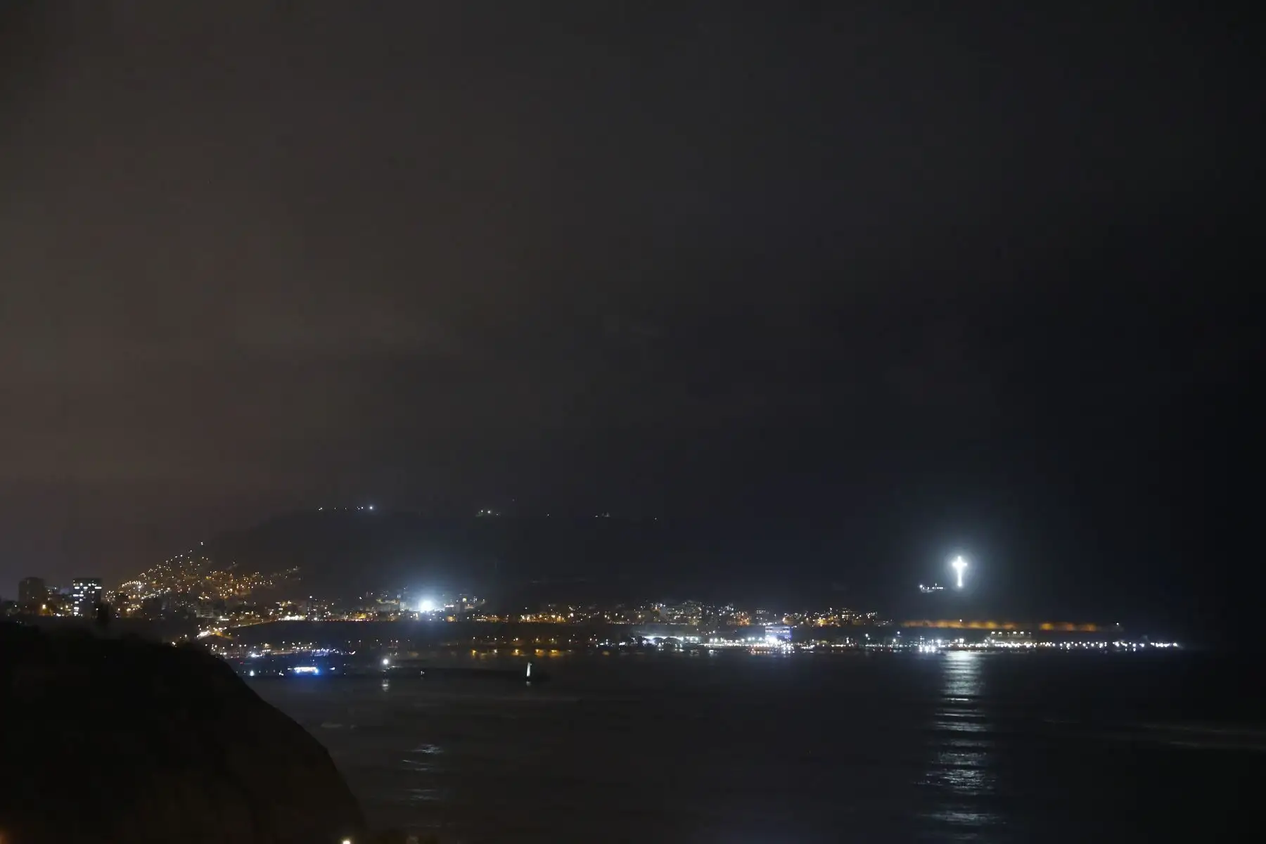 Las bajas temperaturas y la humedad persisten en la ciudad de Lima hasta la noche hoy viernes 29 de agosto de 2025, día en que, según el Senamhi, se registraron las más bajas temperaturas en lo que va del presente año, marcando entre 17 y 14 °C, mientras que los valores de humedad relativa alcanzaron el 100%. Foto: ANDINA/Daniel Bracamonte