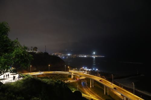 Continúan las bajas temperaturas y la humedad en Lima durante la noche en el día más frío del 2025