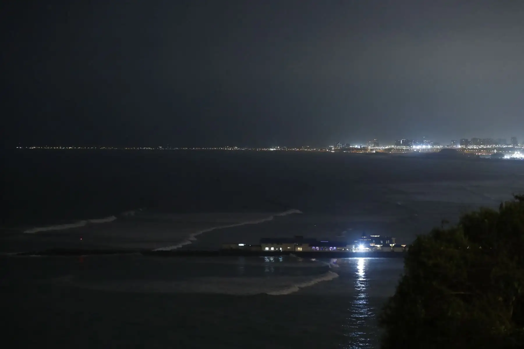Las bajas temperaturas y la humedad persisten en la ciudad de Lima hasta la noche hoy viernes 29 de agosto de 2025, día en que, según el Senamhi, se registraron las más bajas temperaturas en lo que va del presente año, marcando entre 17 y 14 °C, mientras que los valores de humedad relativa alcanzaron el 100%. Foto: ANDINA/Daniel Bracamonte
