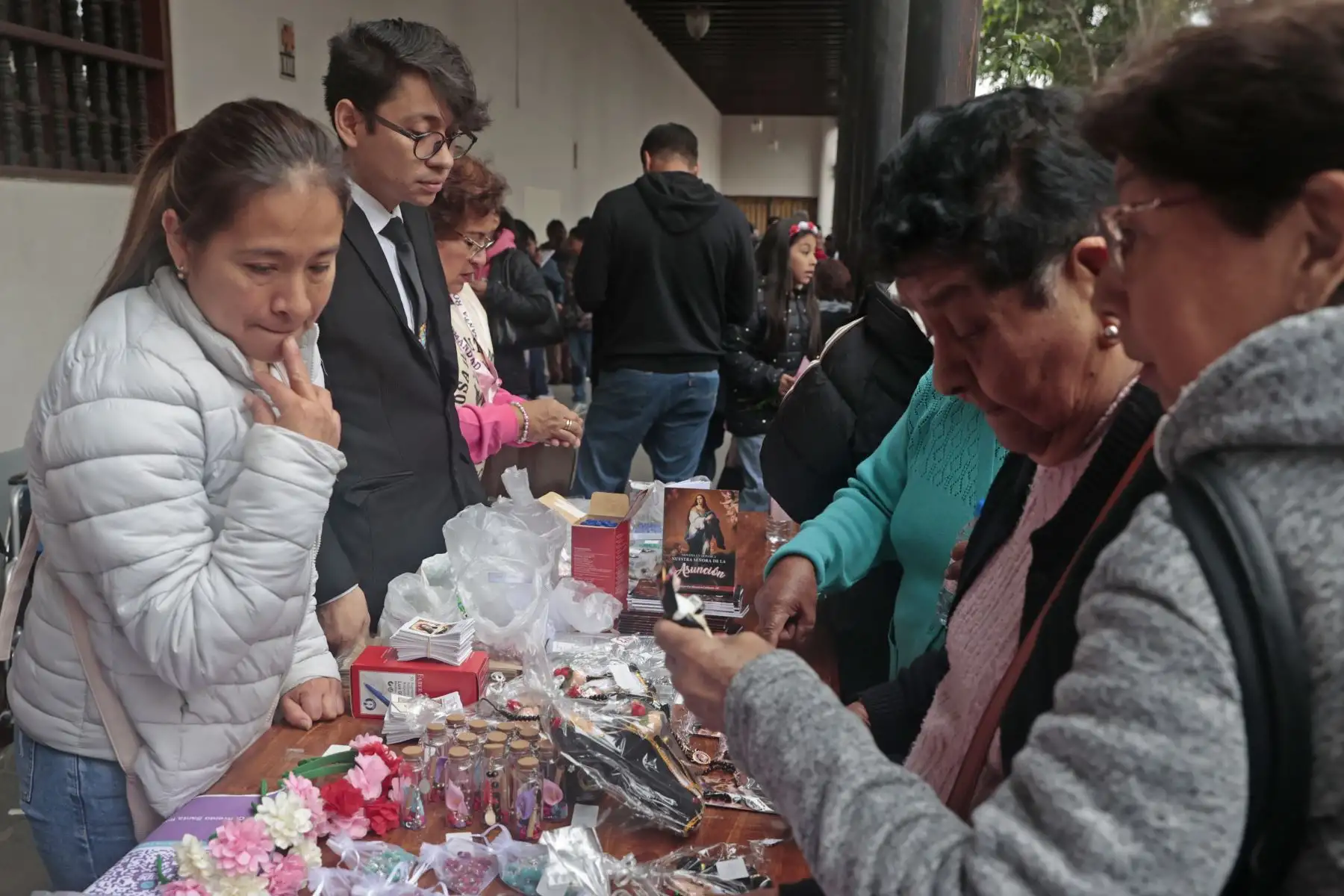 Como se recuerda, cada 30 de agosto se celebra la Festividad de Santa Rosa de Lima, en conmemoración a la primera Santa de América, cuya devoción y entrega inspira a instituciones públicas y creyentes en todo el mundo", refiere la publicación.
Foto: ANDINA/Vidal Tarqui