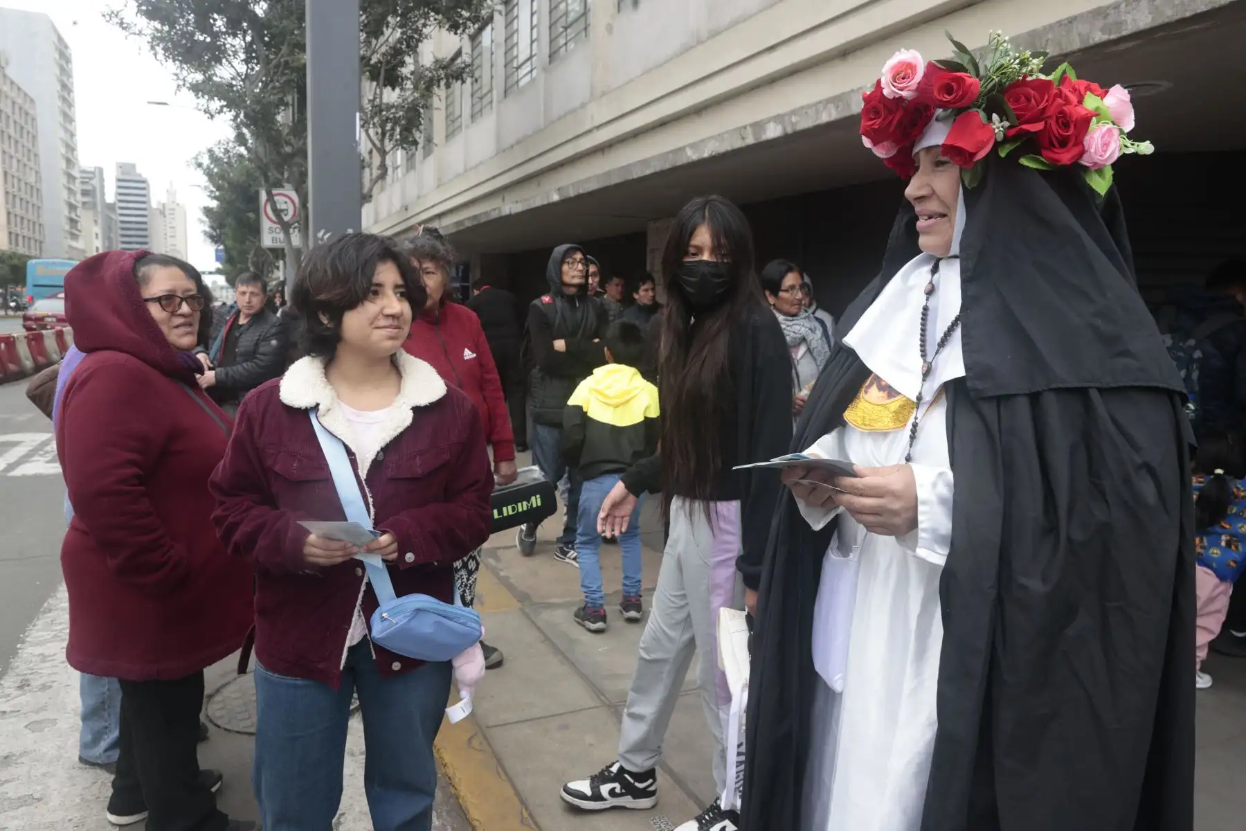 Como se recuerda, cada 30 de agosto se celebra la Festividad de Santa Rosa de Lima, en conmemoración a la primera Santa de América, cuya devoción y entrega inspira a instituciones públicas y creyentes en todo el mundo", refiere la publicación.
Foto: ANDINA/Vidal Tarqui