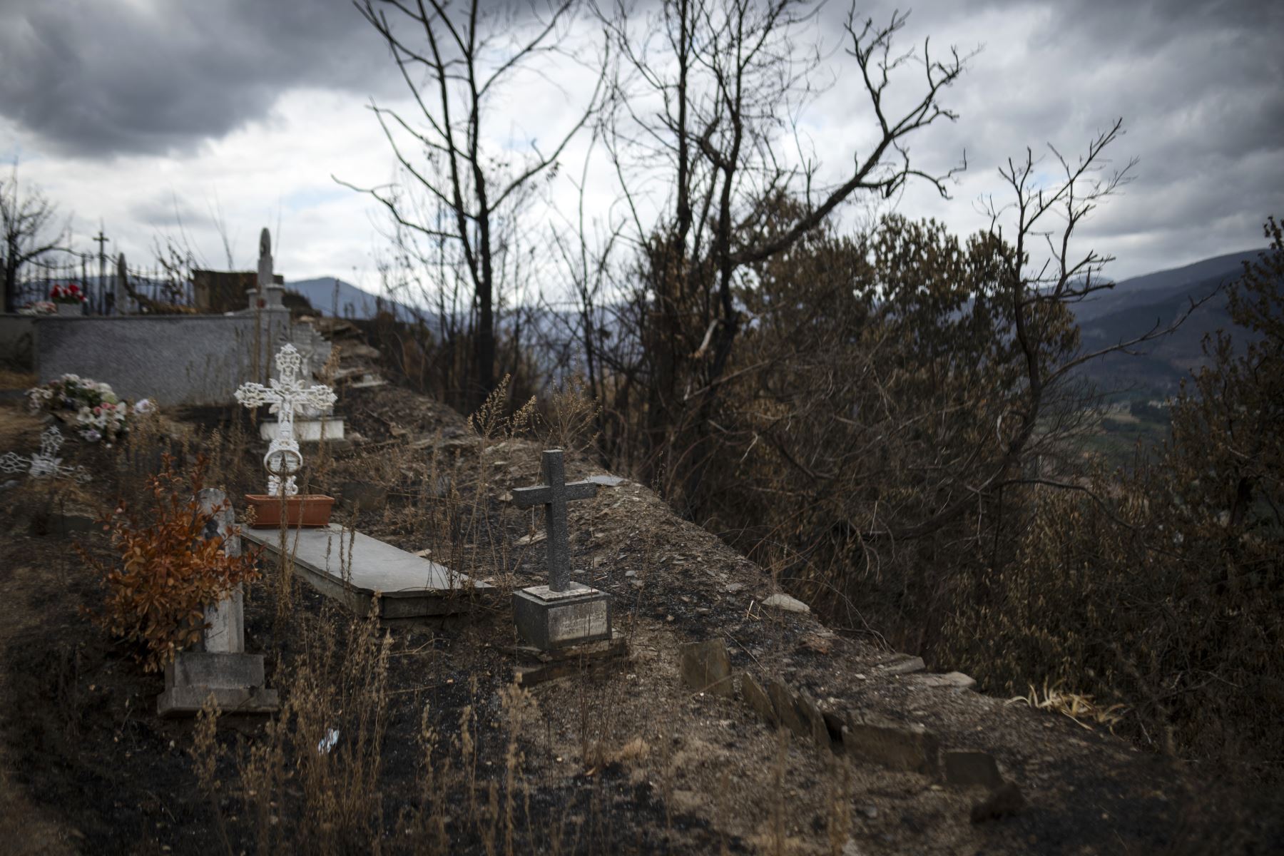 España da por controlada la peor ola de incendios de su historia reciente