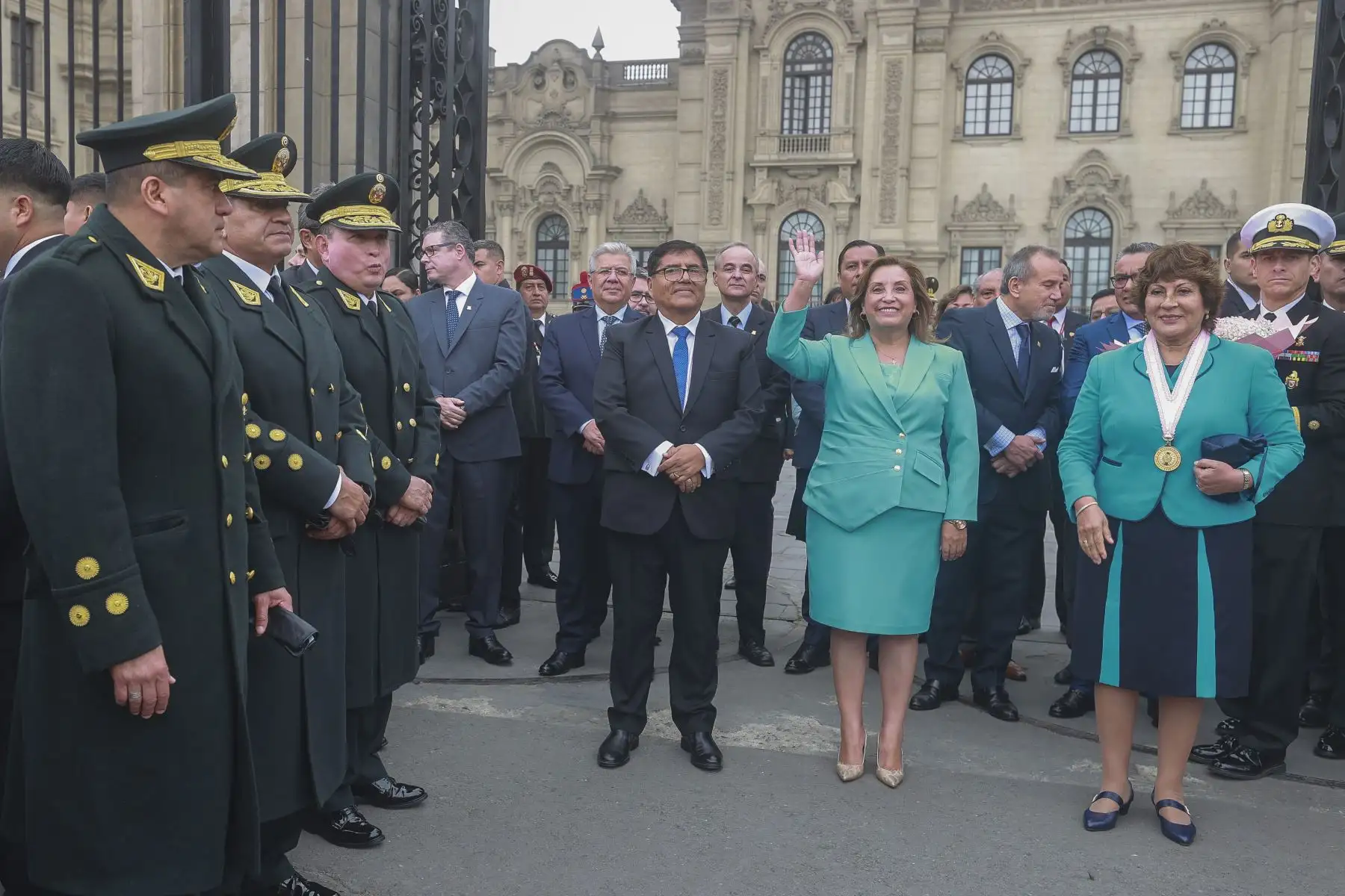 La presidenta de la república, Dina Boluarte, participó en el homenaje con ocasión de la procesión de Santa Rosa de Lima, que pasó por inmediaciones de Palacio de Gobierno.
Foto: ANDINA/Prensa Presidencia