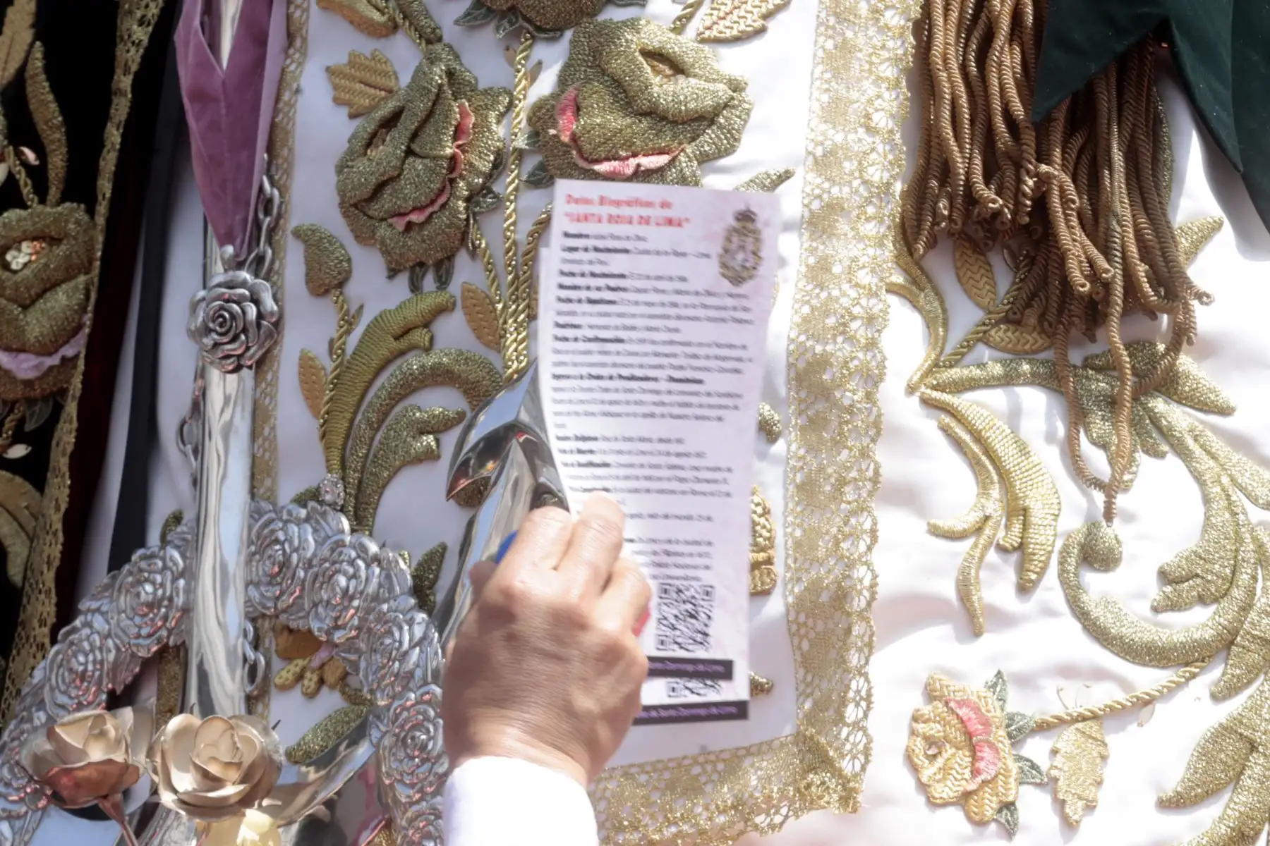 La imagen de Santa Rosa de Lima salió en procesión y recorre Centro Histórico de Lima al celebrarse hoy, 30 de agosto, su festividad.
Foto: ANDINA/Vidal Tarqui