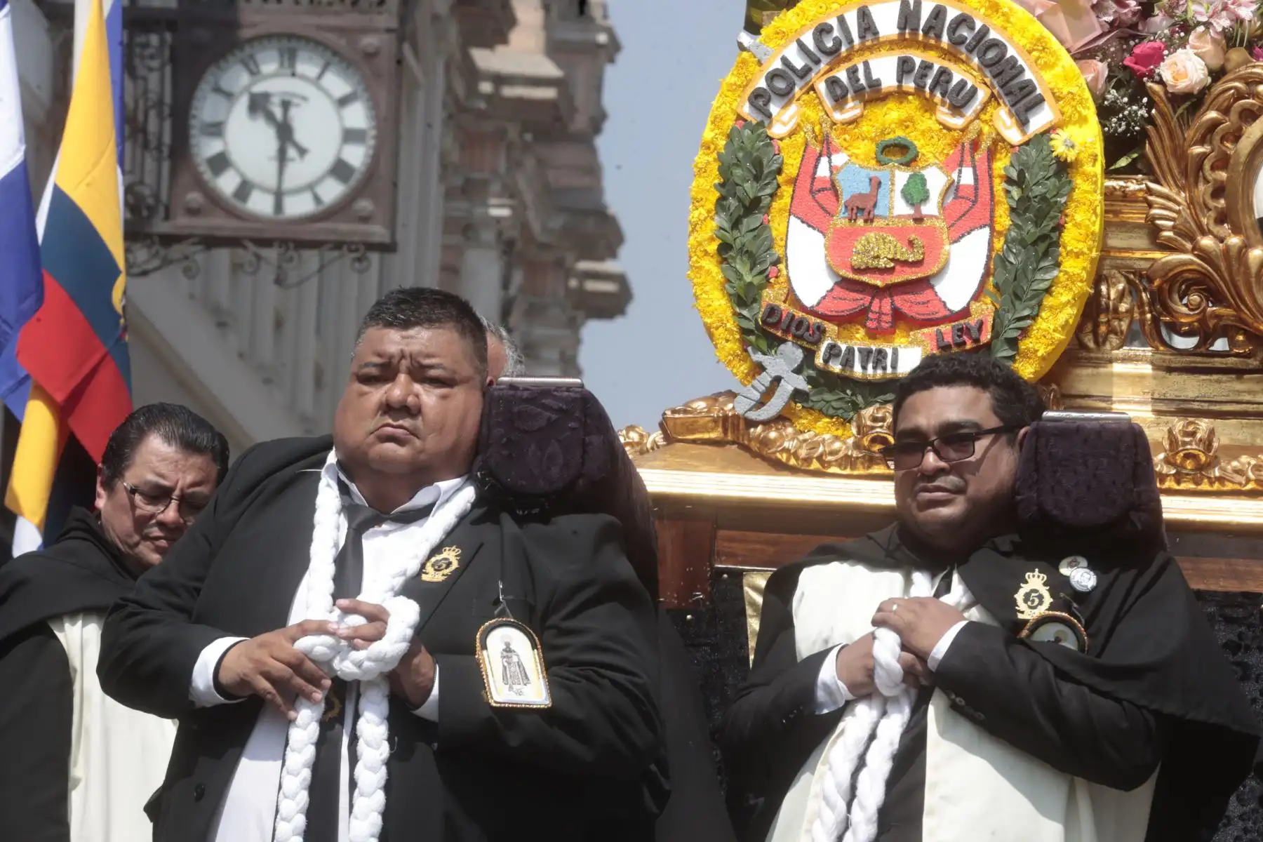 La imagen de Santa Rosa de Lima salió en procesión y recorre Centro Histórico de Lima al celebrarse hoy, 30 de agosto, su festividad.
Foto: ANDINA/Vidal Tarqui