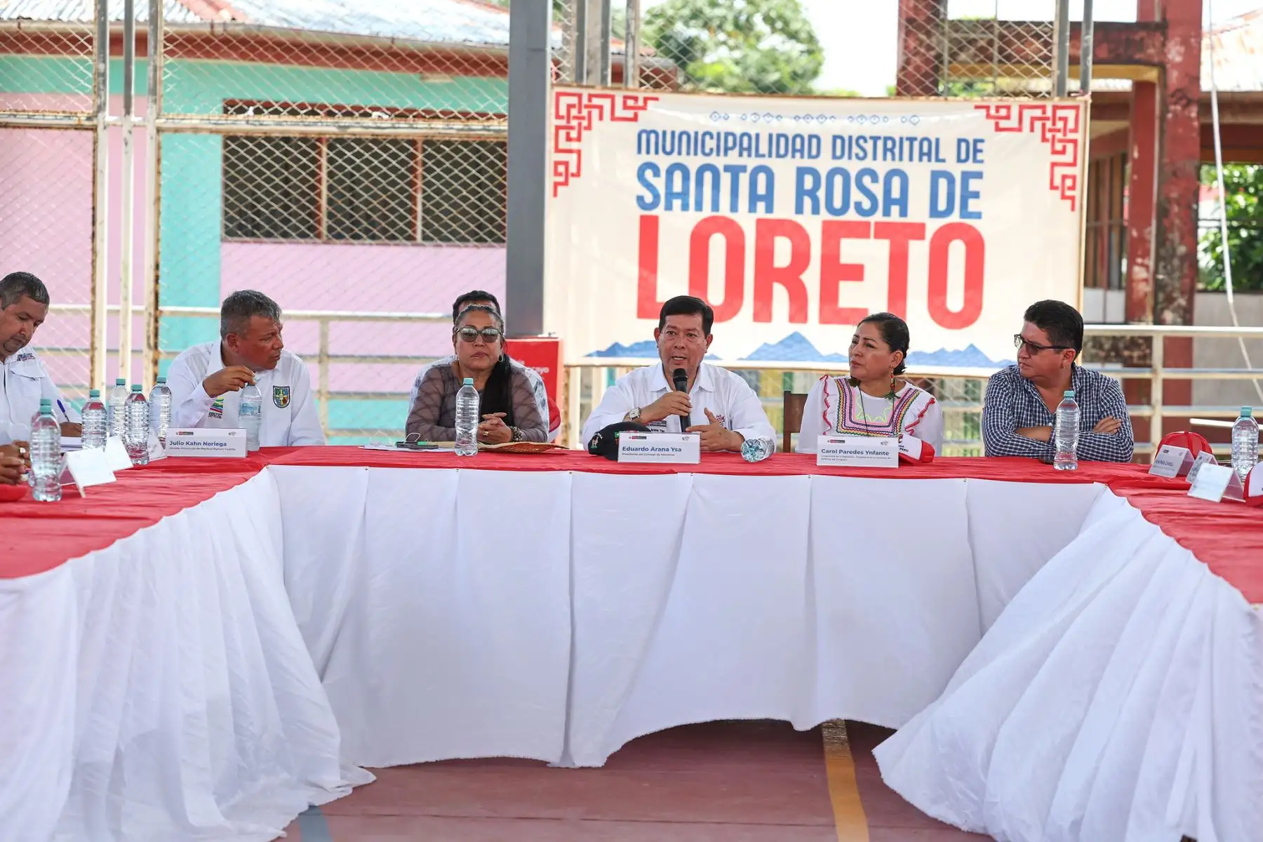 El presidente del Consejo de Ministros, Eduardo Arana, informó a autoridades locales, sociedad civil y población de Santa Rosa de Loreto sobre los avances de la Mesa de Trabajo instalada en Lima para el desarrollo del distrito.
Foto: PCM