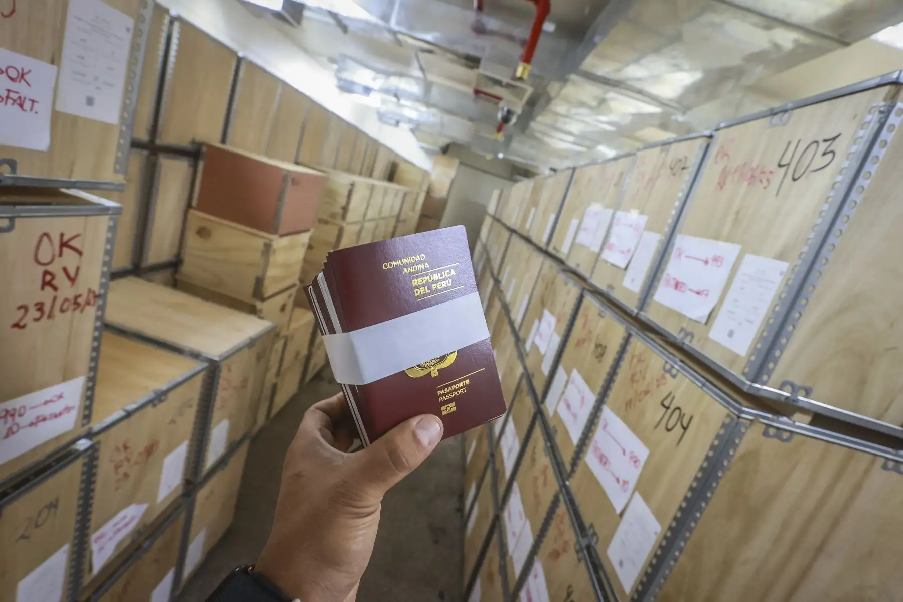 Gobierno de presidenta Boluarte asegura stock de pasaportes para próximos años. Foto: ANDINA/Prensa Presidencia