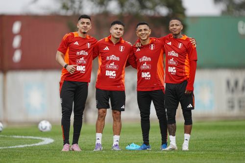 Selección peruana entrena desde hoy en Montevideo para enfrentar a Uruguay