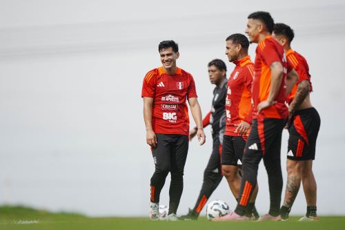 Selección peruana entrena desde hoy en Montevideo para enfrentar a Uruguay