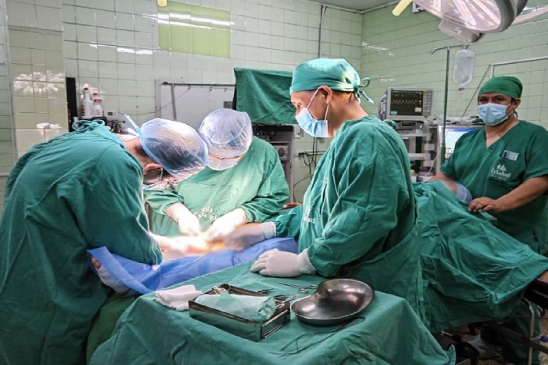 EsSalud: compleja cirugía realizada en Hospital III de Chimbote salva vida de adulto mayor