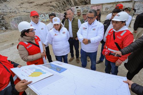 Presidenta Boluarte realiza visita de inspección en área destinada a penal “El Frontón"