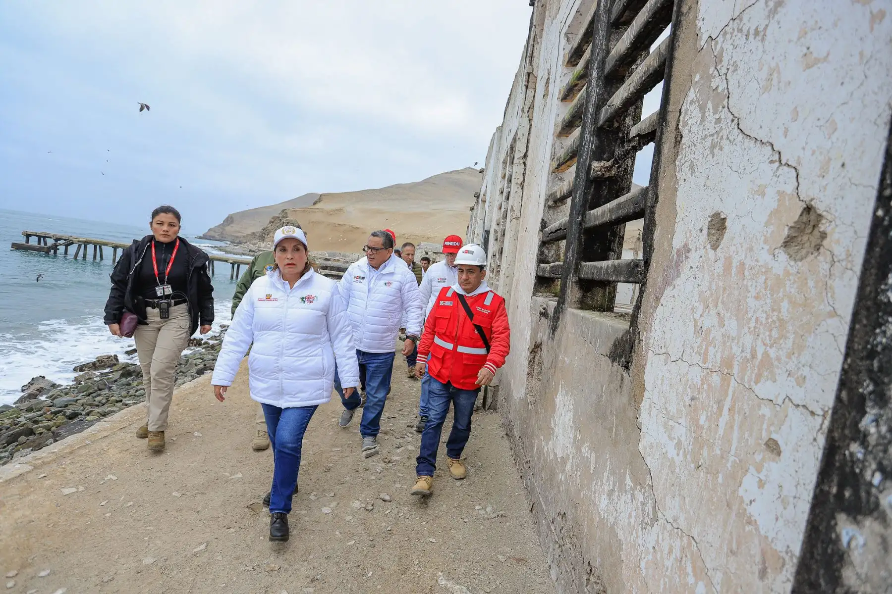 Presidenta Dina Boluarte supervisa el área que será destinada a la construcción del establecimiento penitenciario El Frontón.
Foto: ANDINA/Prensa Presidencia
