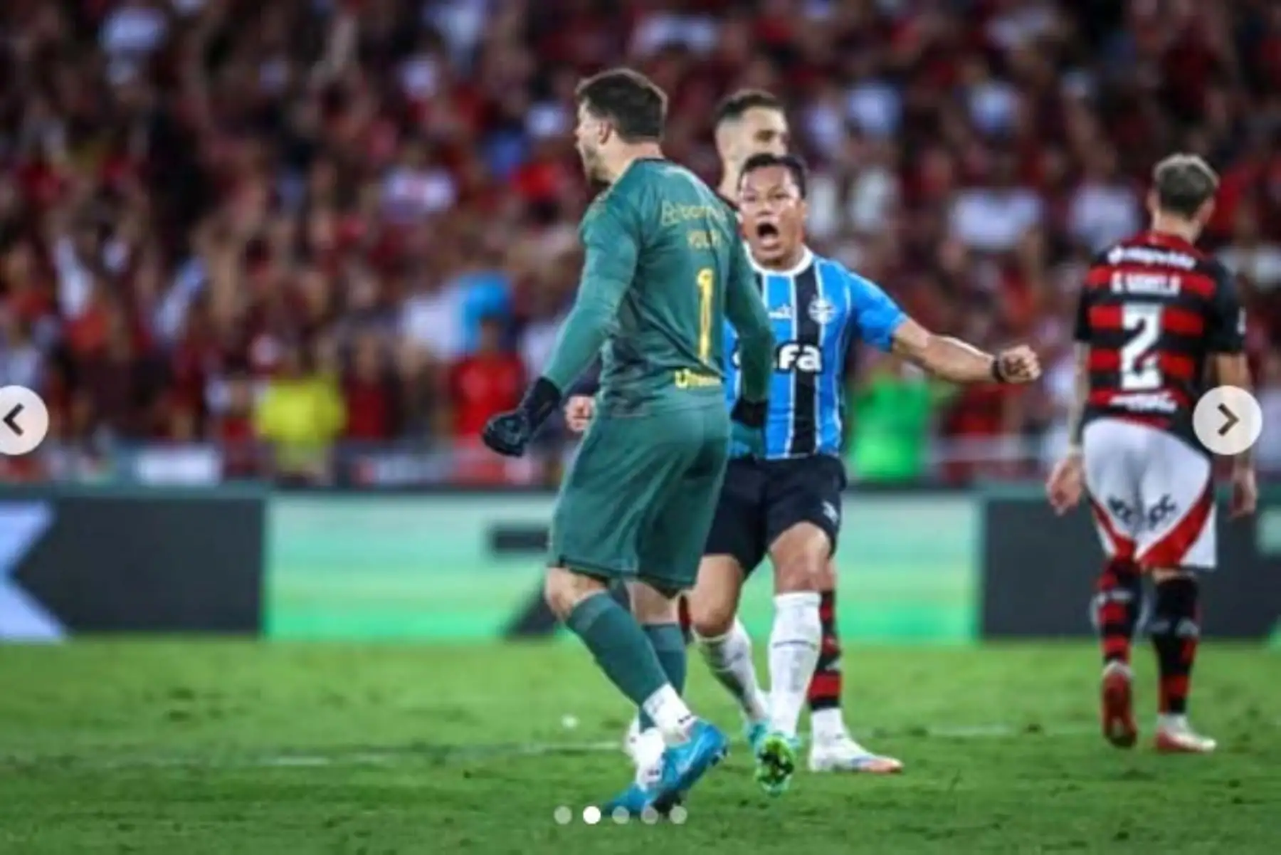 El futbolista peruano  Erick Noriega  debutó con la camiseta de Gremio ante Flamengo y fue uno de los mejores en el Maracaná.
Foto: Gremio