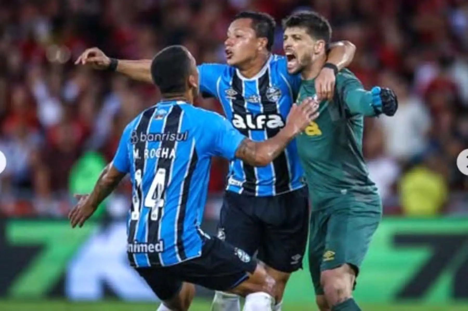 El futbolista peruano  Erick Noriega  debutó con la camiseta de Gremio ante Flamengo y fue uno de los mejores en el Maracaná.
Foto: Gremio