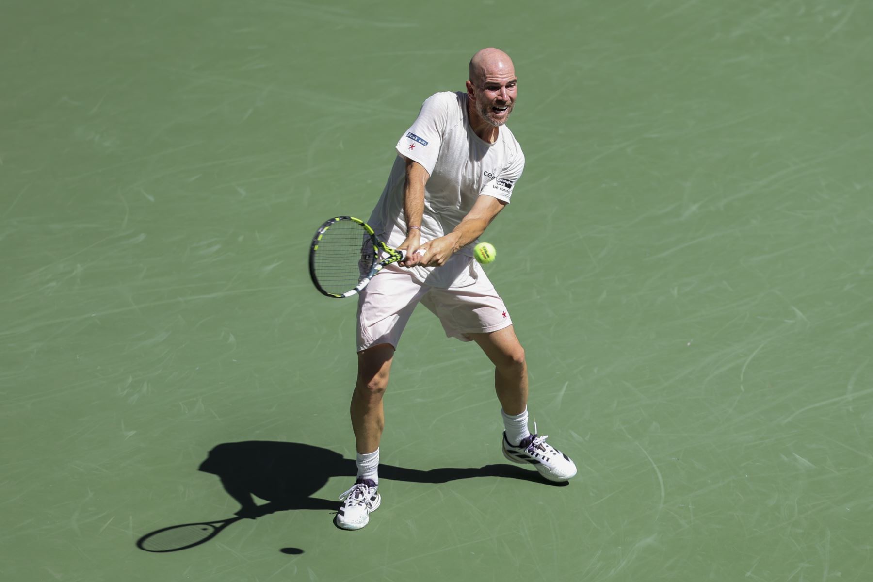 Adrian Mannarino de Francia en acción contra Jiri Lechecka de Chequia durante su partido de octavos de final individual masculino del Campeonato Abierto de Tenis de Estados Unidos en el Centro Nacional de Tenis Billie Jean King de la USTA en Flushing Meadows, Nueva York, EE. UU.
Foto: EFE