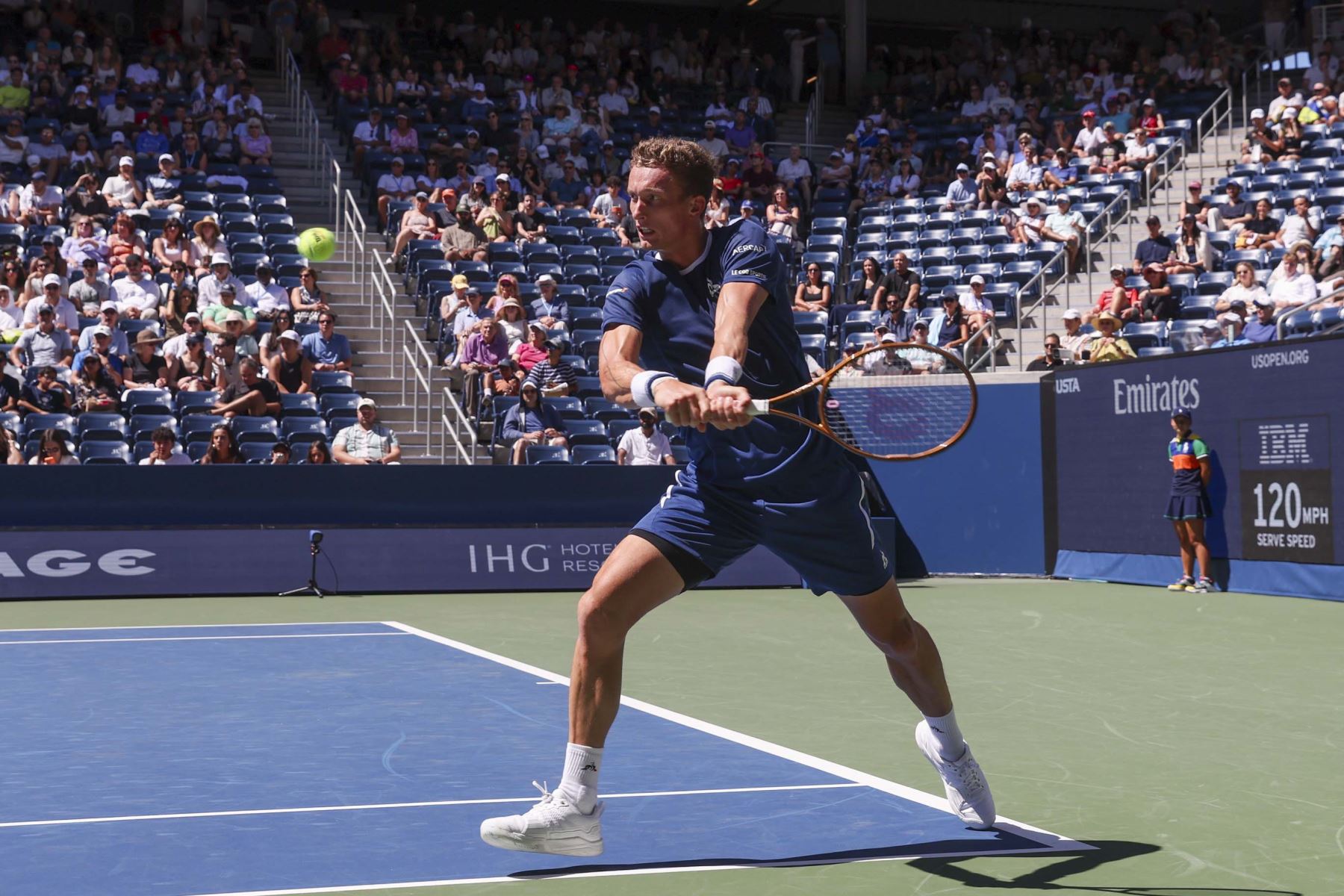 Jiri Lechecka de Chequia en acción contra Adrian Mannarino de Francia durante su partido de octavos de final individual masculino del Campeonato Abierto de Tenis de Estados Unidos en el Centro Nacional de Tenis Billie Jean King de la USTA en Flushing Meadows, Nueva York, EE. UU.
Foto: EFE