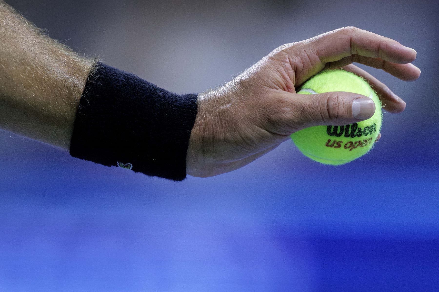 Novak Djokovic de Serbia en acción contra Jan-Lennard Struff de Alemania durante la cuarta ronda del Abierto de Estados Unidos de Tenis, celebrado en el Centro Nacional de Tenis Billie Jean King de la USTA en Flushing Meadows, Nueva York, EE. UU.
Foto: EFE