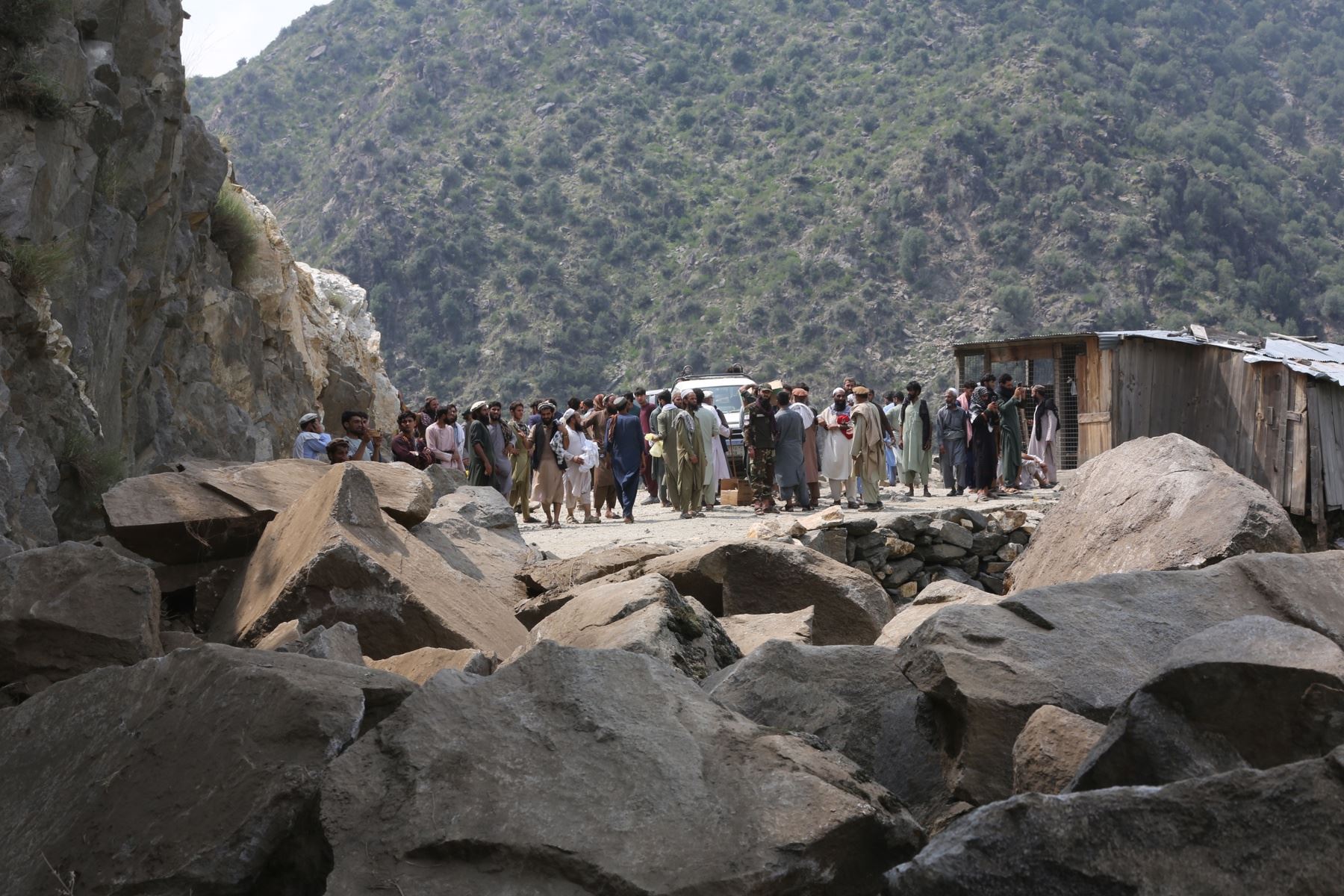 Edificios dañados tras un terremoto en Kunar, Afganistán. Al menos 800 personas murieron y unas 2.000 resultaron heridas tras un terremoto superficial de magnitud 6,0 ​​y varias réplicas que sacudieron Nangarhar y Kunar, en el este de Afganistán. Foto: EFE