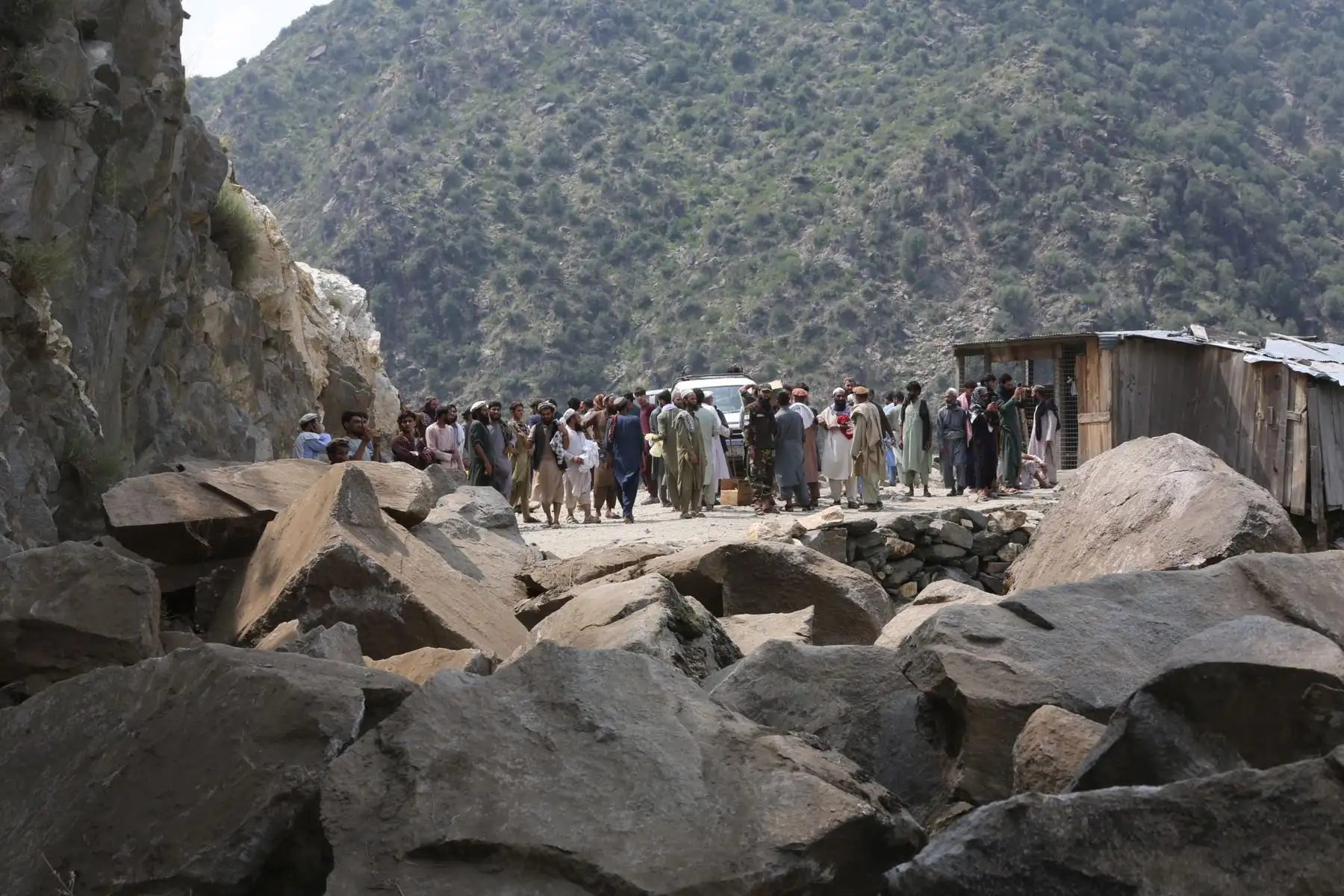 Edificios dañados tras un terremoto en Kunar, Afganistán. Al menos 800 personas murieron y unas 2.000 resultaron heridas tras un terremoto superficial de magnitud 6,0 ​​y varias réplicas que sacudieron Nangarhar y Kunar, en el este de Afganistán. Foto: EFE