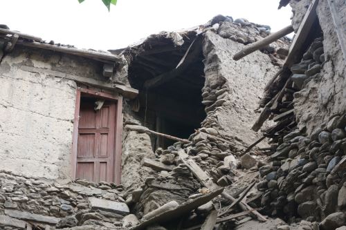 Afganistan: Más de 800 muertos y 2700 heridos por terrible sismo de magnitud 6