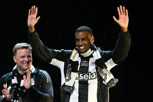 Alexander Isak jugará por el Liverpool
