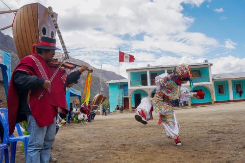 Ancestral fiesta del agua " Yarqa Aspiy " se realiza en el centro poblado de Chihuire de la región Ayacucho