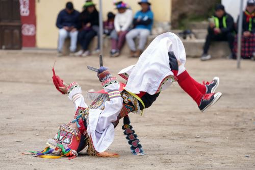 Ancestral fiesta del agua " Yarqa Aspiy " se realiza en el centro poblado de Chihuire de la región Ayacucho