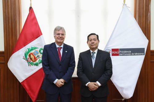 El presidente del Consejo de Ministros, Eduardo Arana, se reunió hoy con el embajador de Brasil en el Perú, Clemente Baena Soares.