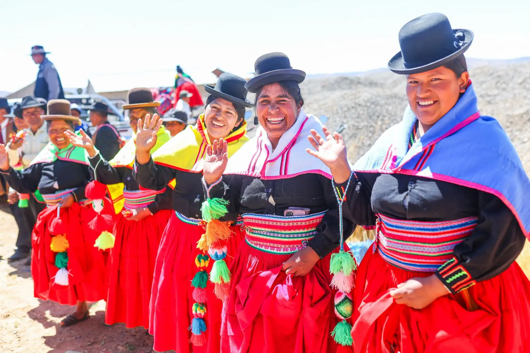 Gobierno impulsa la agricultura familiar en Puno con el lanzamiento del proyecto “Fresas de Acora para el Mundo”, que beneficiará a 600 productores con una inversión de S/ 3.24 millones. El ministro de Desarrollo Agrario y Riego, Ángel Manero, entregó además S/ 6 millones en créditos a cafetaleros de CECOVASA y qochas en Acora y Pichacani, reafirmando el compromiso estatal con el desarrollo productivo y exportador del altiplano puneño. Foto: ANDINA/Difusión