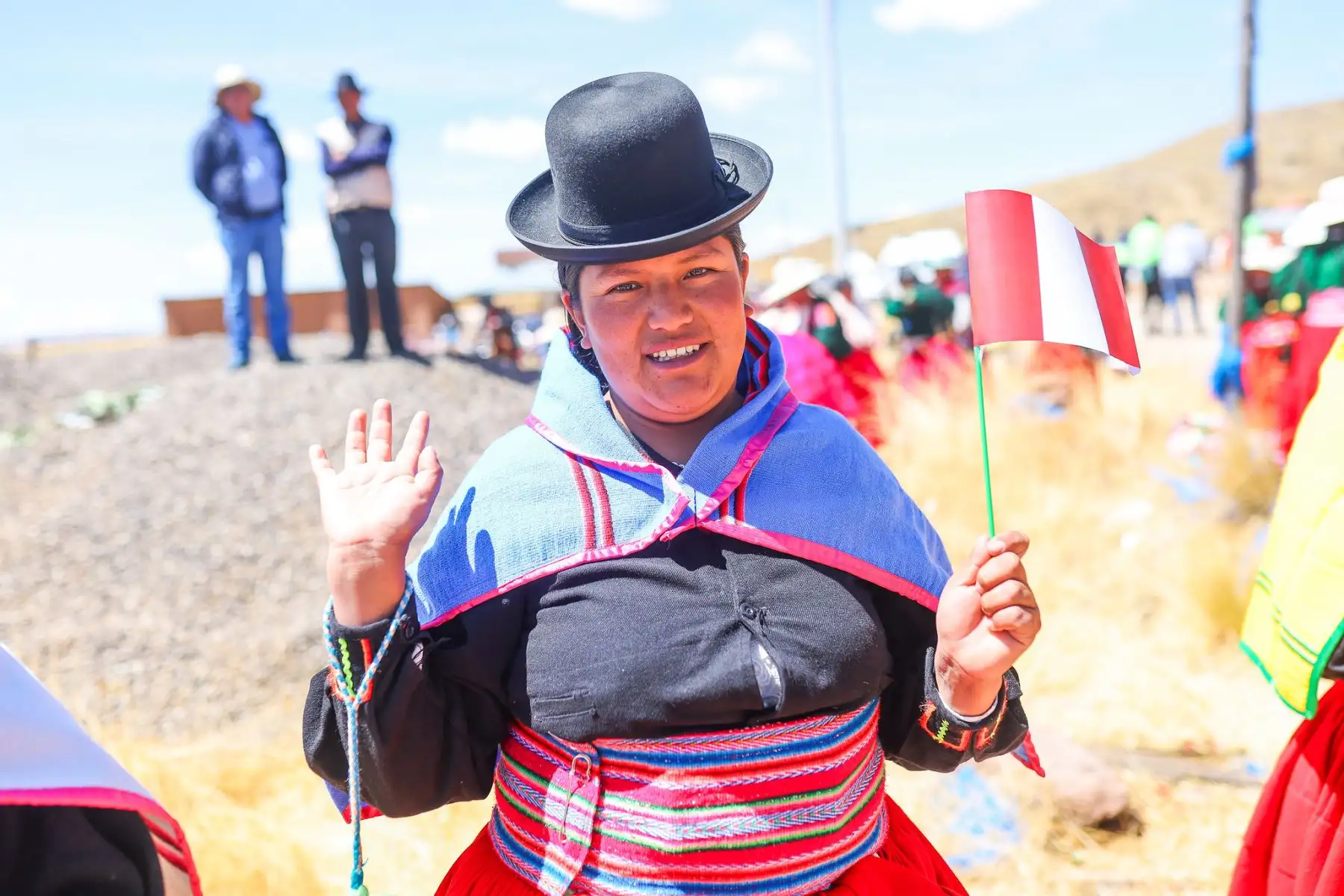 Gobierno impulsa la agricultura familiar en Puno con el lanzamiento del proyecto “Fresas de Acora para el Mundo”, que beneficiará a 600 productores con una inversión de S/ 3.24 millones. El ministro de Desarrollo Agrario y Riego, Ángel Manero, entregó además S/ 6 millones en créditos a cafetaleros de CECOVASA y qochas en Acora y Pichacani, reafirmando el compromiso estatal con el desarrollo productivo y exportador del altiplano puneño. Foto: ANDINA/Difusión