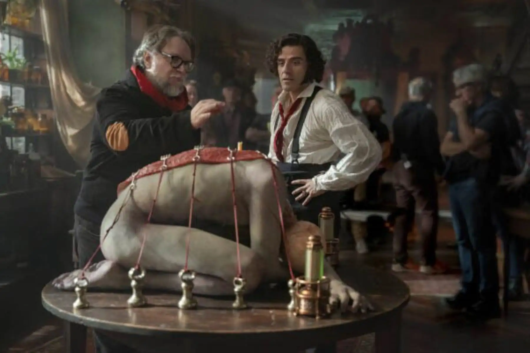 En conferencia de prensa, Del Toro explicó que su Frankenstein defiende el derecho a la imperfección. Busca mostrar cómo personajes dañados o vulnerables poseen la capacidad de comprenderse y sobrevivir en medio de circunstancias opresivas, una reflexión profundamente actual sobre la condición humana en tiempos de incertidumbre global. Foto: ANDINA/Difusión