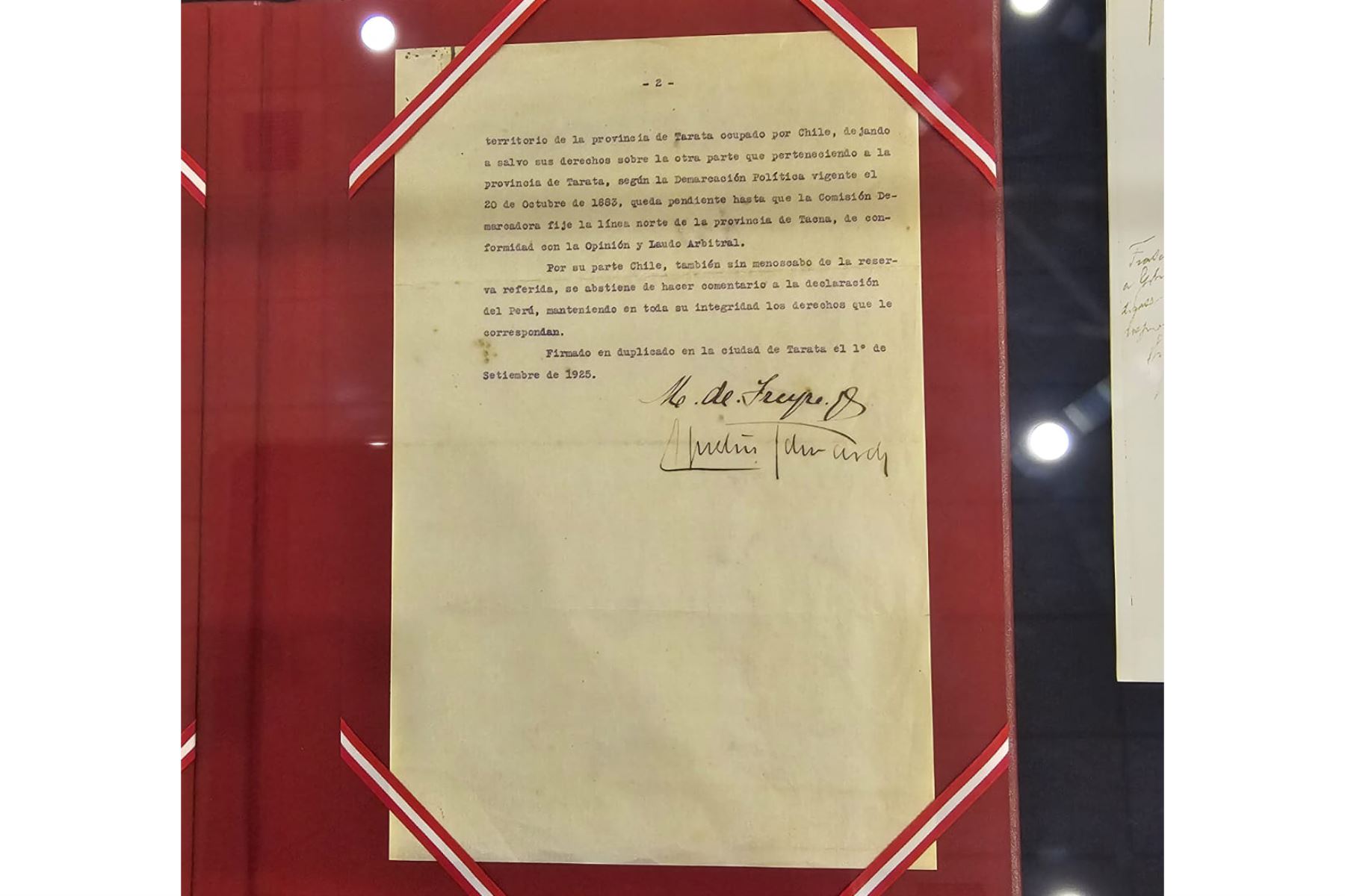 Acta original de entrega de la provincia de Tarata al Perú el 1 de setiembre de 1925 (Archivo Nacional de Tratados Juan Manuel Bákula Patiño). Foto: Cortesía Ricardo Moreau